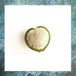 as-in-glazen-hart-knuffelsteen-taststeentje-knuffelhart-gedenkhart-groen-beige