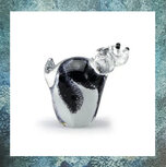 as in glazen-urn-hond-asverwerking in glas-eeuwige-roos-zwart-wit-hond-staand