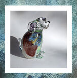 urn-as in glazen hond-asverwerking in glas-eeuwige-roos-gekleurd-hond-zittend