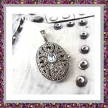 assieraad-assieraad-asjuwelen-medaillon-ovaal-zilver-filigree-topaas