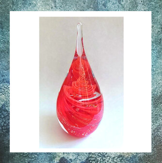 glasobject-glasdruppel-glazen-traan-sierurn-rood-B1-kroes-glasblazerij-eternal-flame2