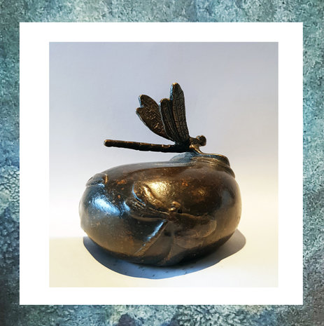 keepsake-miniurn-bol-brons-bronze-gedenkobject-libelle-dragonfly