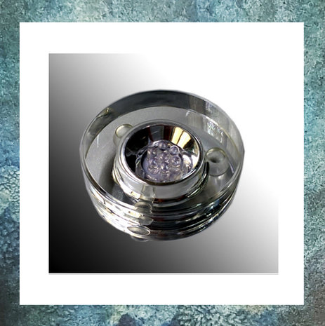 glazen-sokkeltje-7-LEDs-onder-glasreliek-met-adaptor