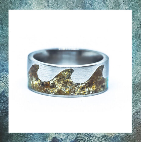 asring-ring-met-asverwerking-asjuweel-mannen-heren-ring-golven-titanium