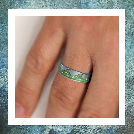 asring-ring-met-asverwerking-asjuweel-mannen-heren-ring-golven-titanium