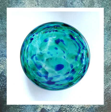 urn-as-in-glas-pebbles-U46RPTGBW-M-U46RPTGBW-S-knuffelstenen-glasrelieken-eeuwige-roos-tuquoise-zwart-groen-gemeleerd