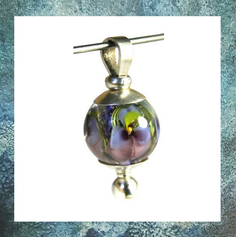 asbedels-as-in-glas-assieraden-herinneringsgeschenk-gedenkgeschenk-bloembolhanger-viooltje