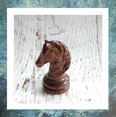mini-urn-schaakstuk-hout-paard-schaakstukken-schaakbord-eiken