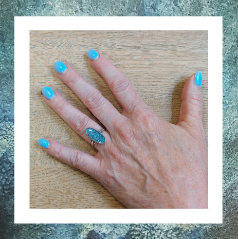 asring-as in ring-gedenksieraden-asbestemming-dun-ovaal-zilver-L-blauw-2